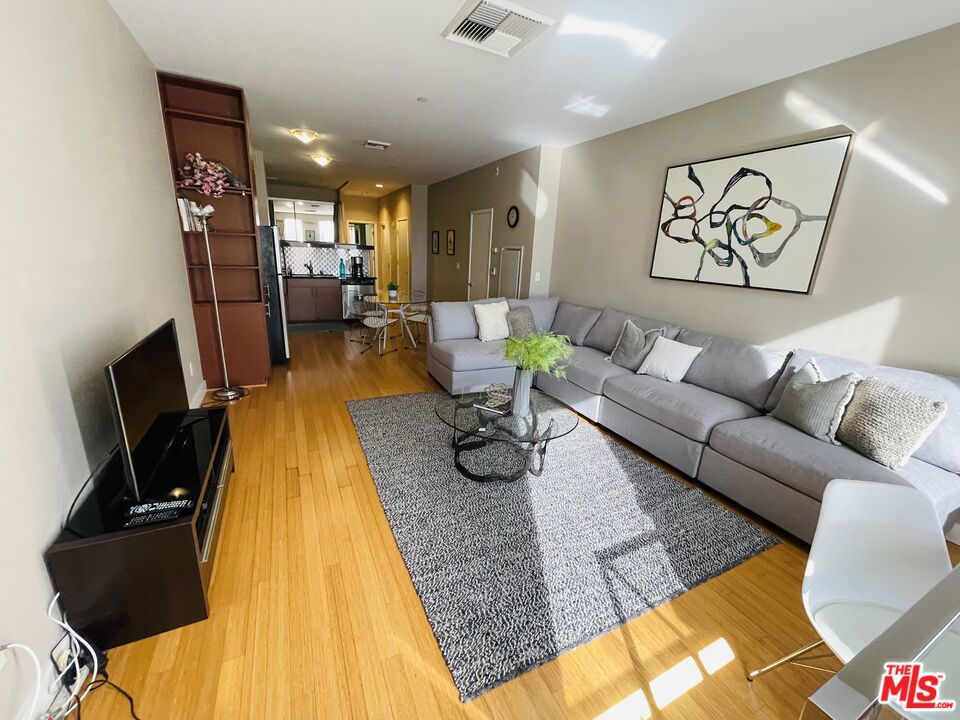 3810 Wilshire Boulevard 610 Property Photo 3