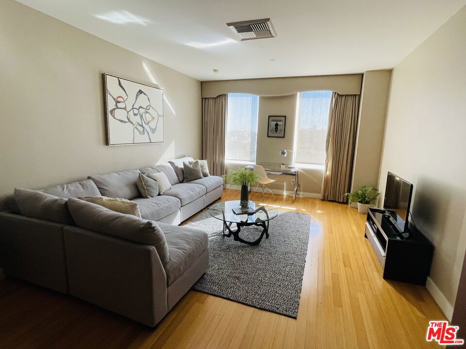 3810 Wilshire Boulevard 610 Property Photo 4