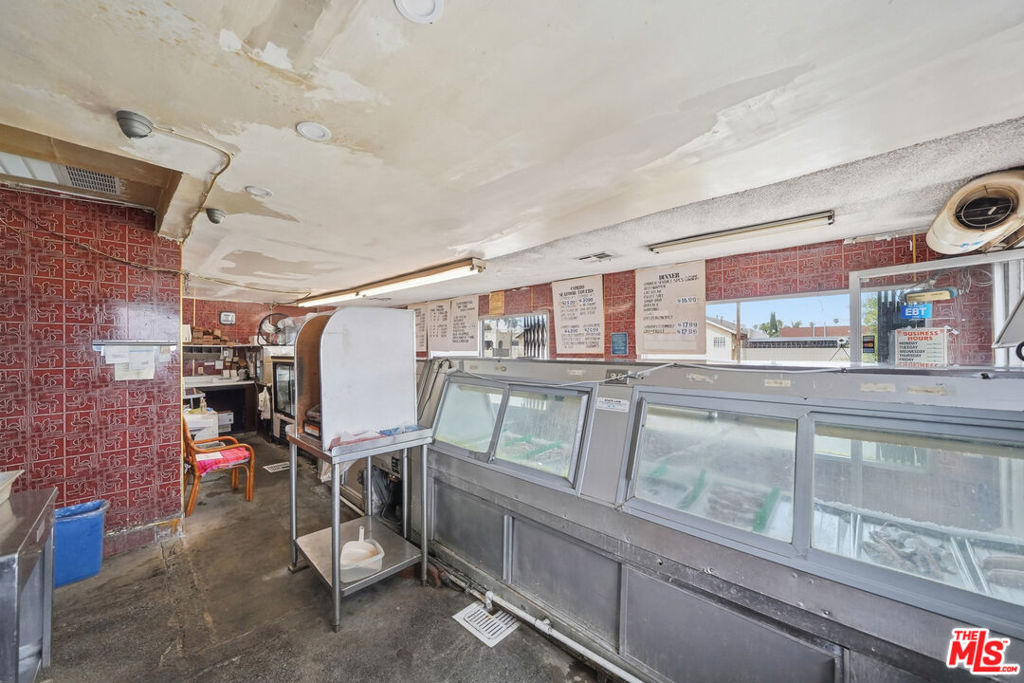 1021 W 101st Street Property Photo 14