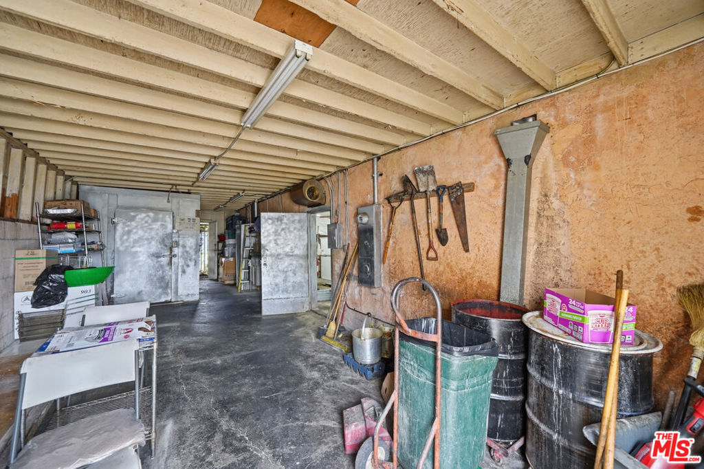 1021 W 101st Street Property Photo 17
