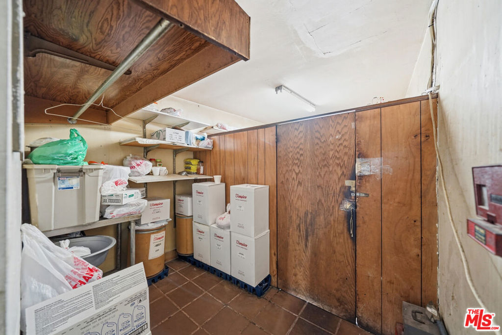 1025 W 101st Street Property Photo 7