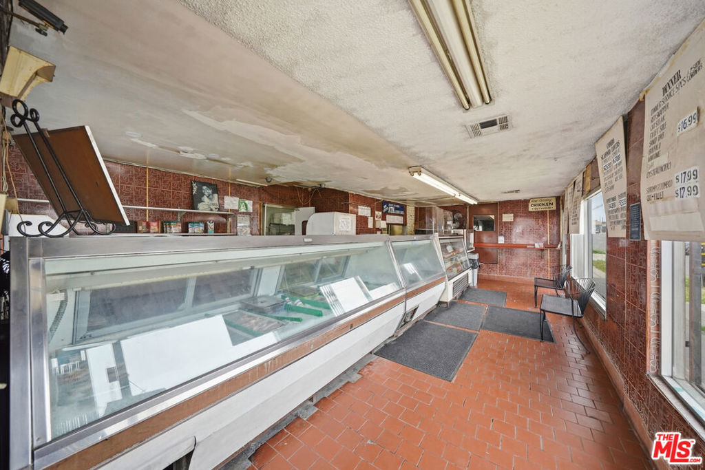 1025 W 101st Street Property Photo 23