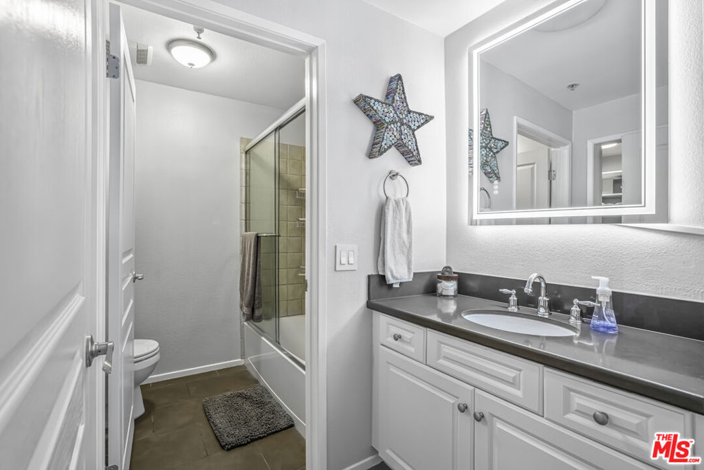 7320 Hawthorn Avenue 315 Property Photo 6