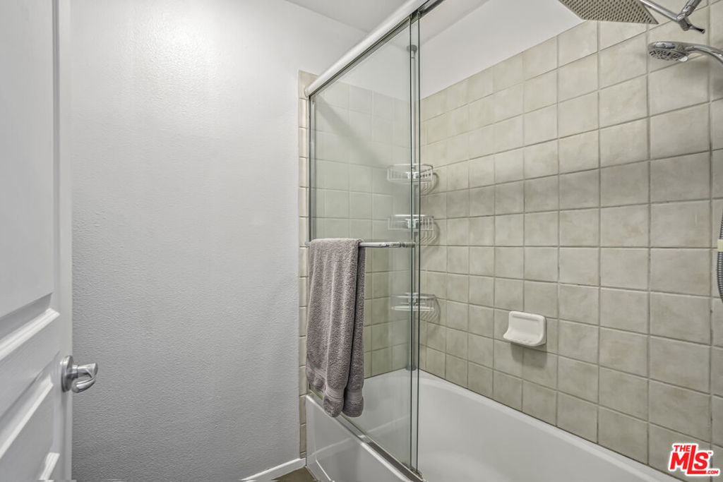 7320 Hawthorn Avenue 315 Property Photo 7