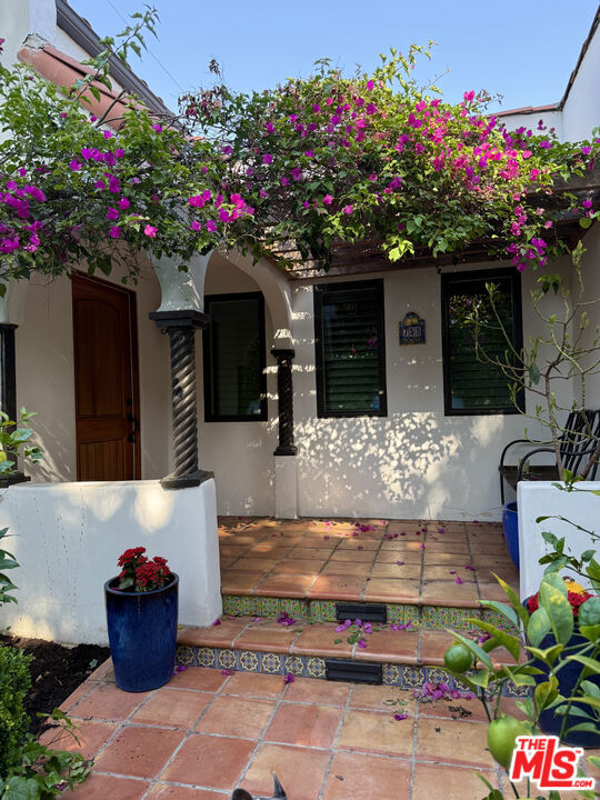 758 N Mccadden Place Property Photo 8