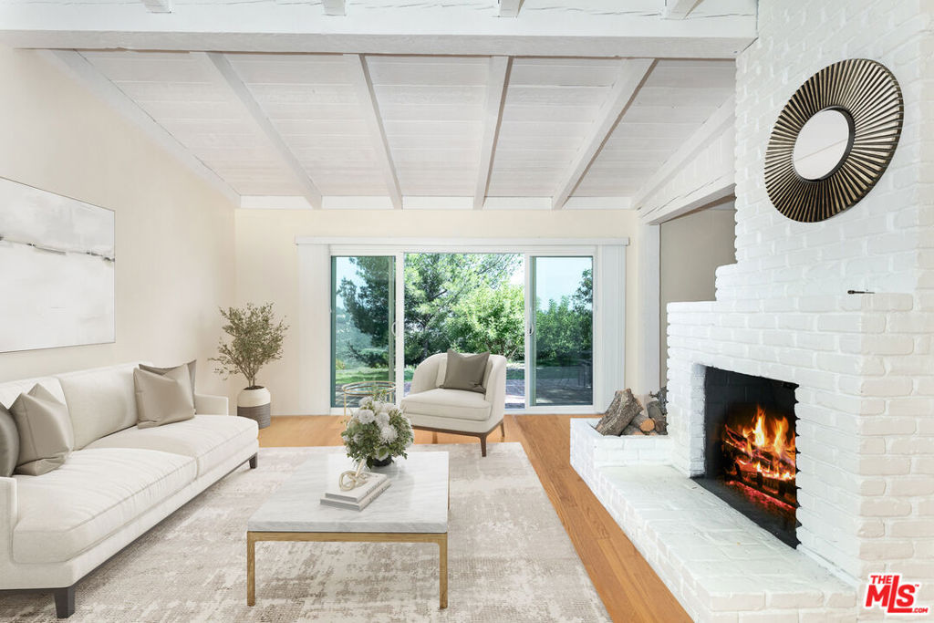 2536 Roscomare Road Property Photo 2