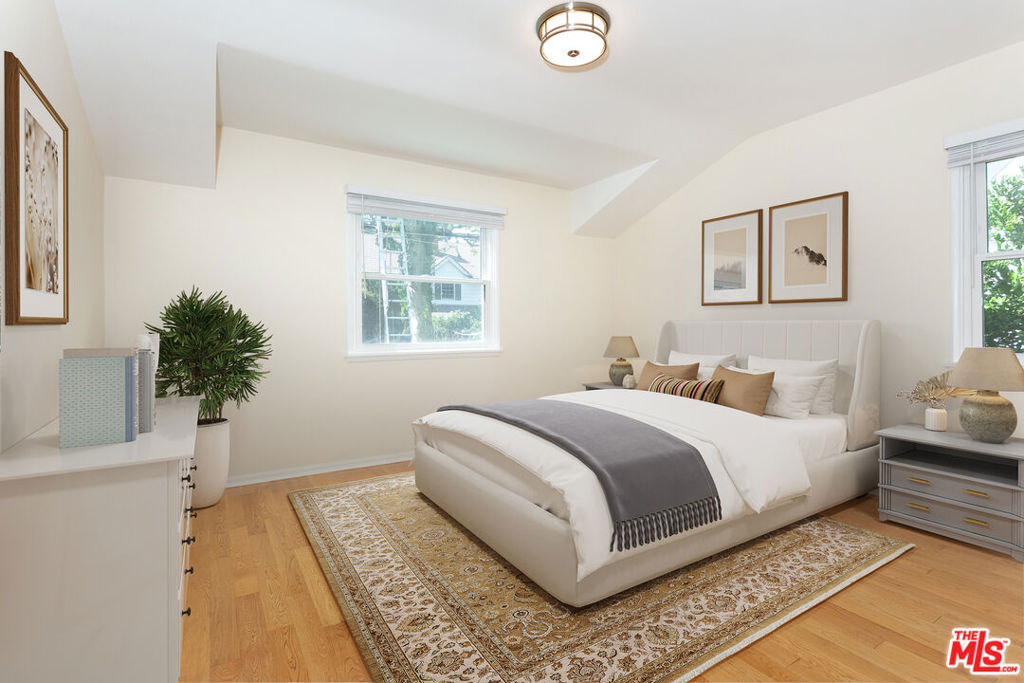 2536 Roscomare Road Property Photo 10