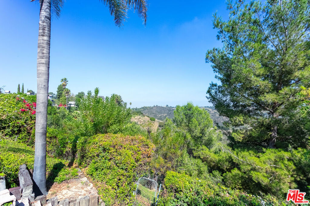 2536 Roscomare Road Property Photo 15