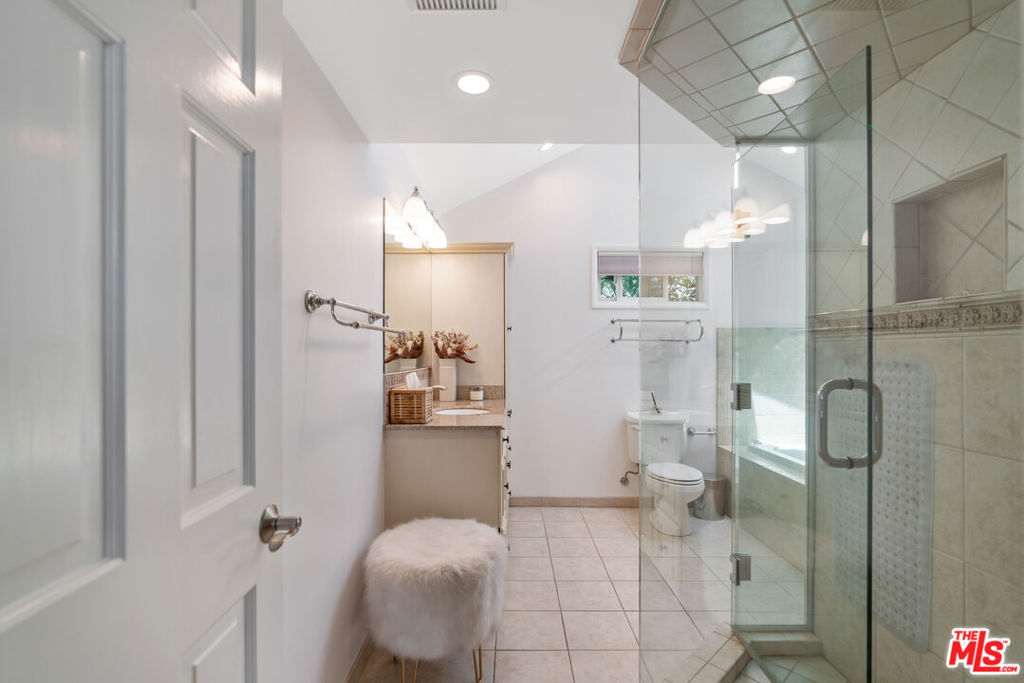 99 Paradise Cove Road Property Photo 11