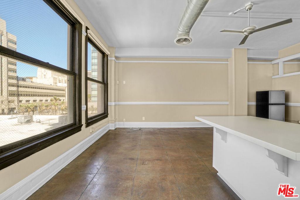 108 W 2nd Street 309 Property Photo 8