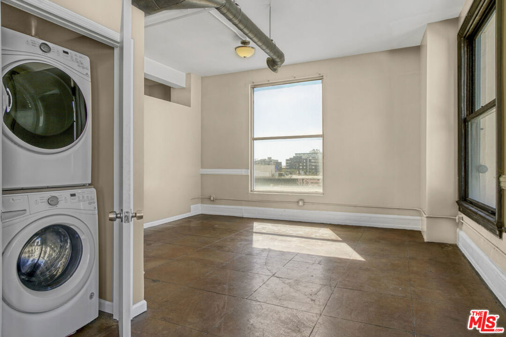 108 W 2nd Street 309 Property Photo 17