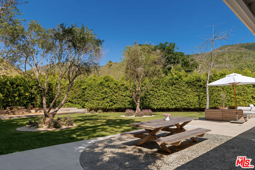 6202 Frondosa Drive Property Photo 11