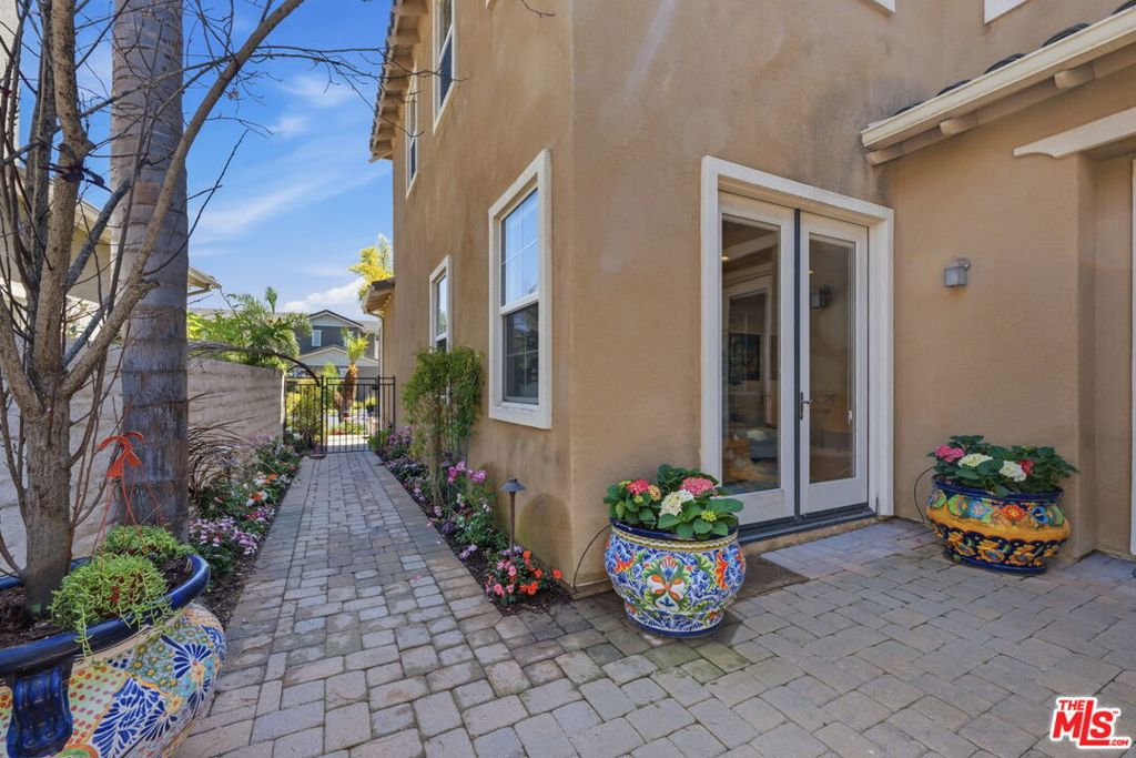 4061 Adriatic Street Property Photo 5