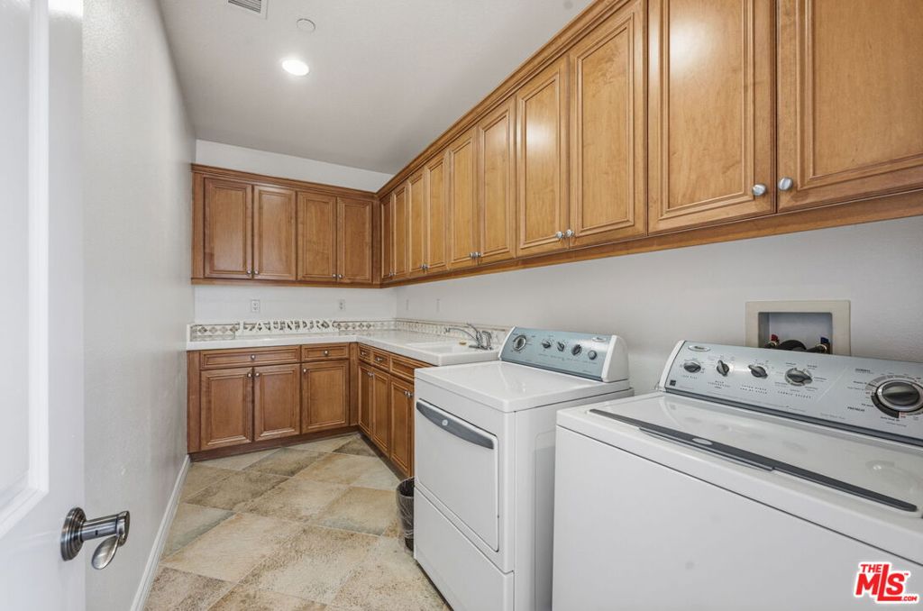 4061 Adriatic Street Property Photo 29