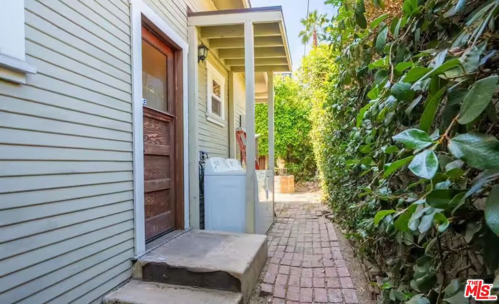4253 Fountain Avenue Property Photo 19