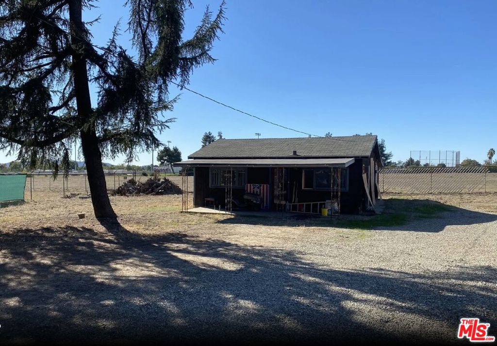 2445 N Towne Avenue Property Photo 3