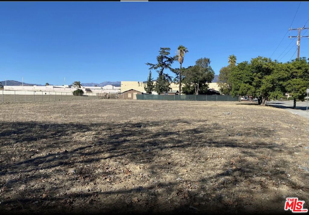 2445 N Towne Avenue Property Photo 5