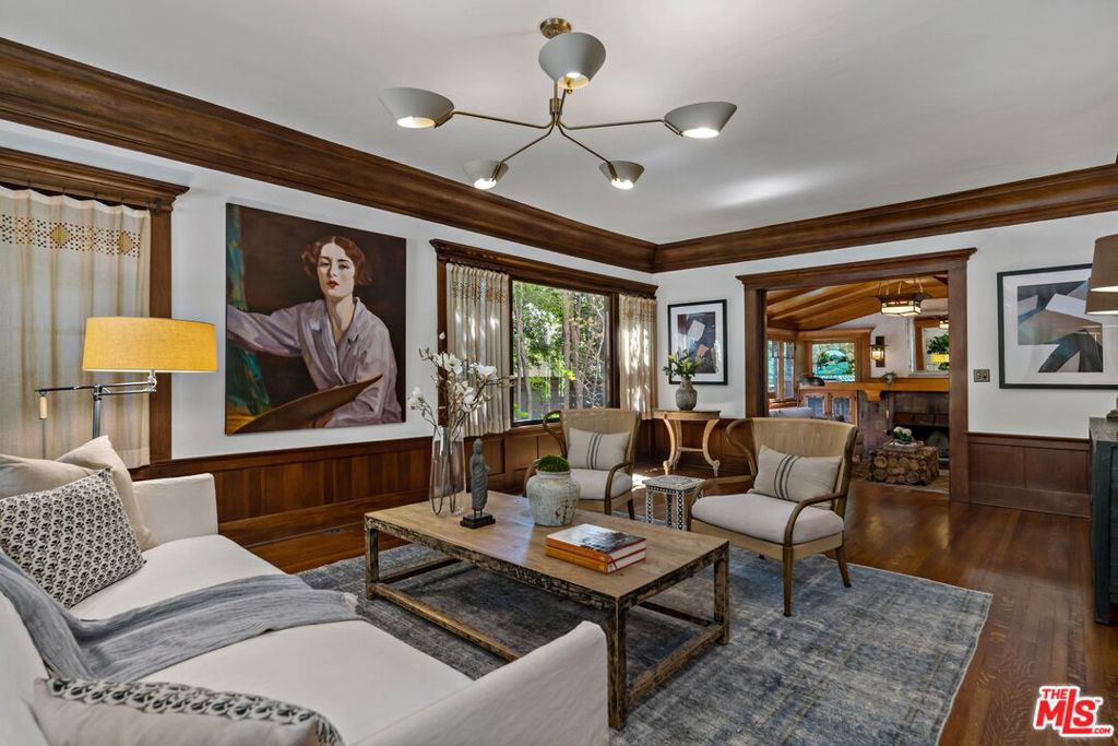111 S Van Ness Avenue Property Photo 3