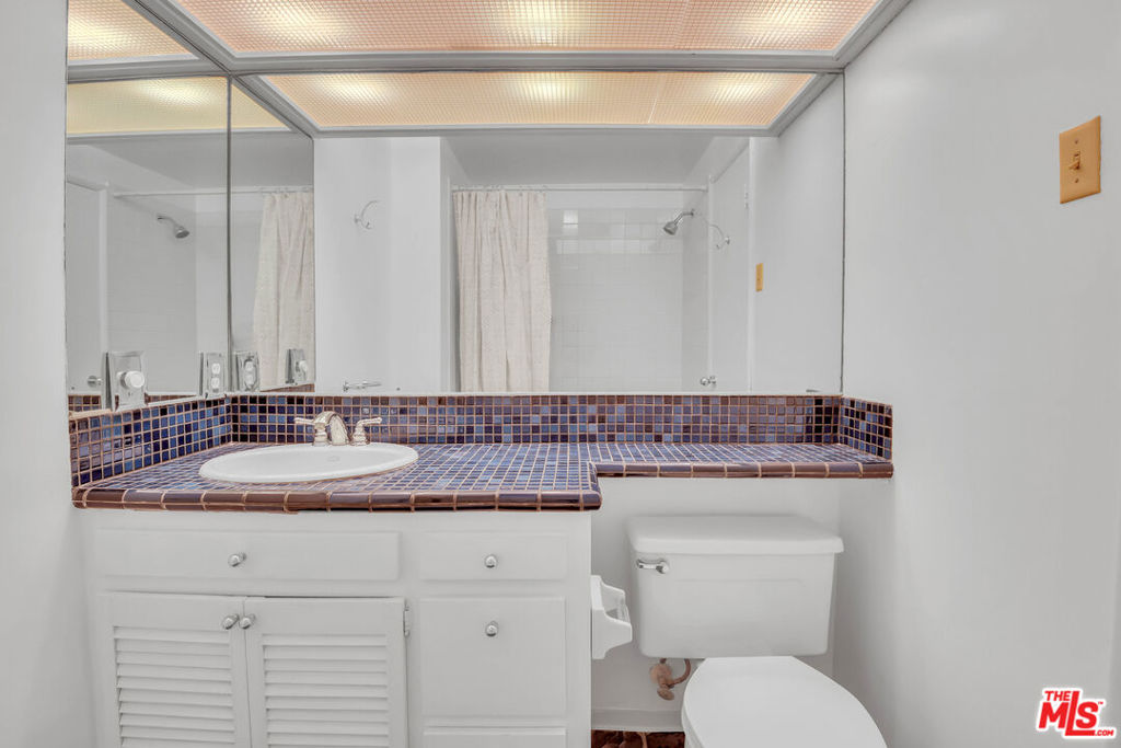 6456 Surfside Way Apt. Property Photo 11