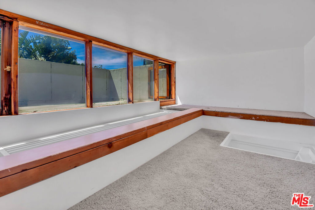 6456 Surfside Way Apt. Property Photo 12