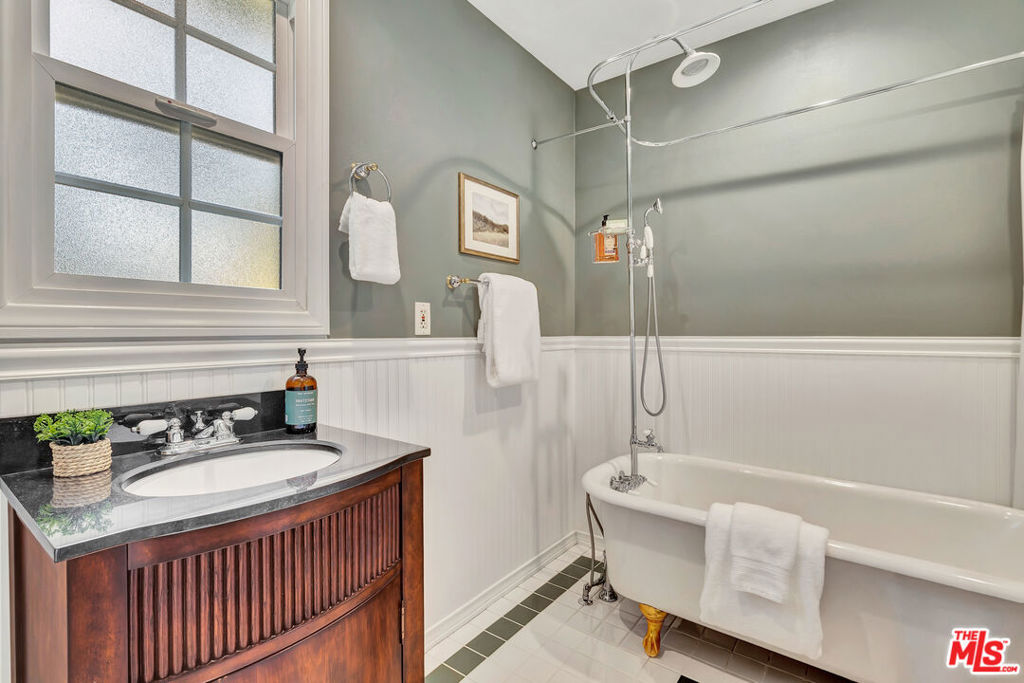 6001 Oakdale Avenue Property Photo 15