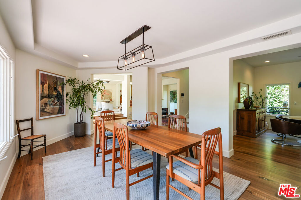 2216 E Live Oak Drive Property Photo 8