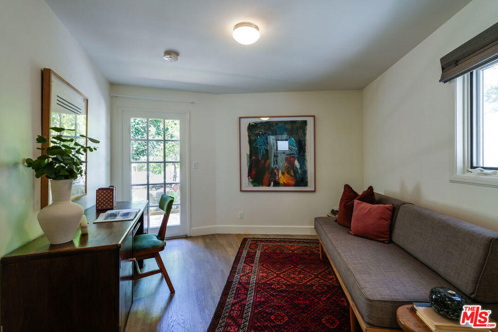 2216 E Live Oak Drive Property Photo 31