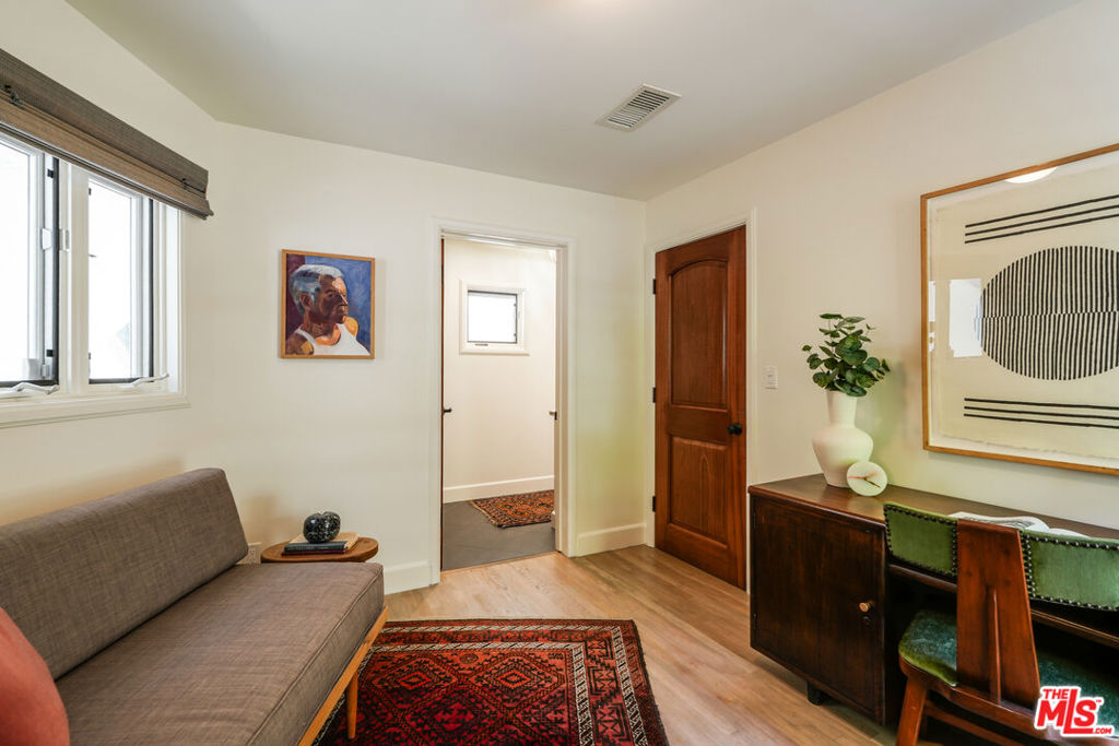 2216 E Live Oak Drive Property Photo 32