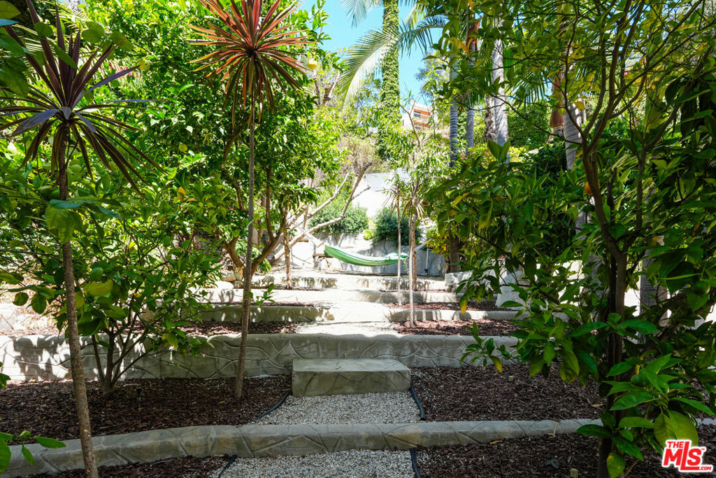2216 E Live Oak Drive Property Photo 44