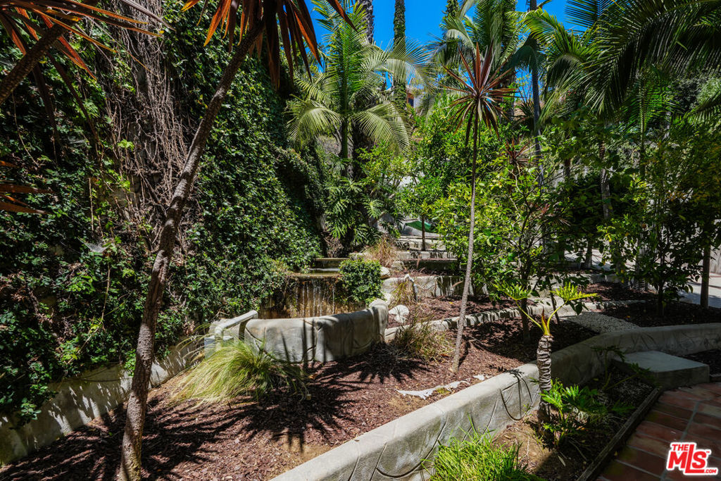 2216 E Live Oak Drive Property Photo 45