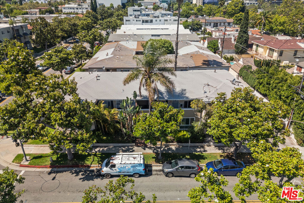 272 S Doheny Drive Property Photo 2