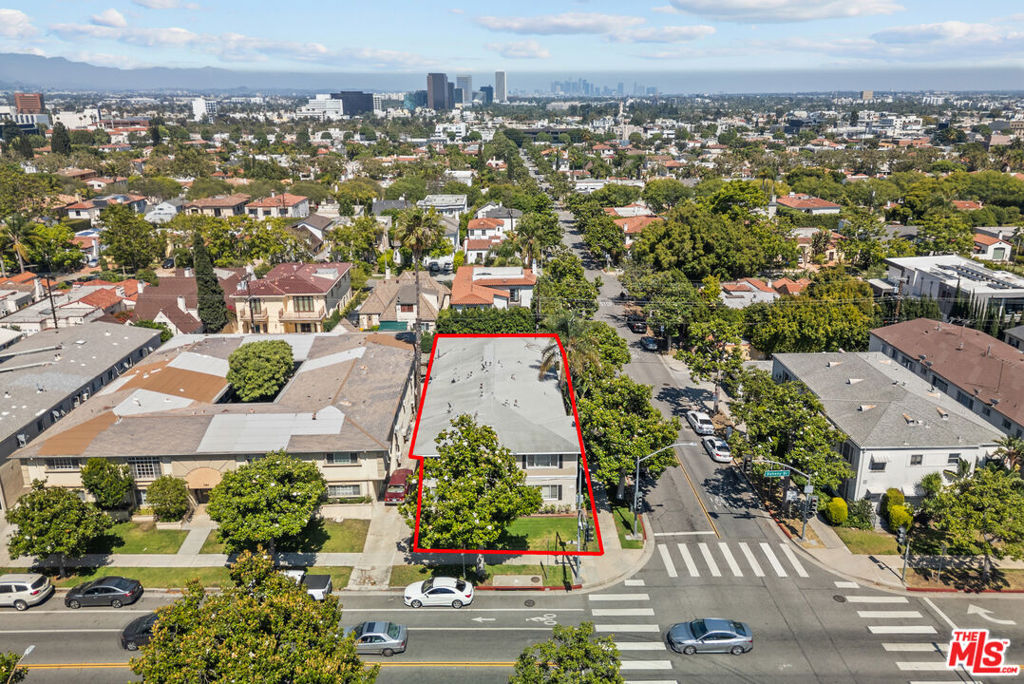 272 S Doheny Drive Property Photo 6