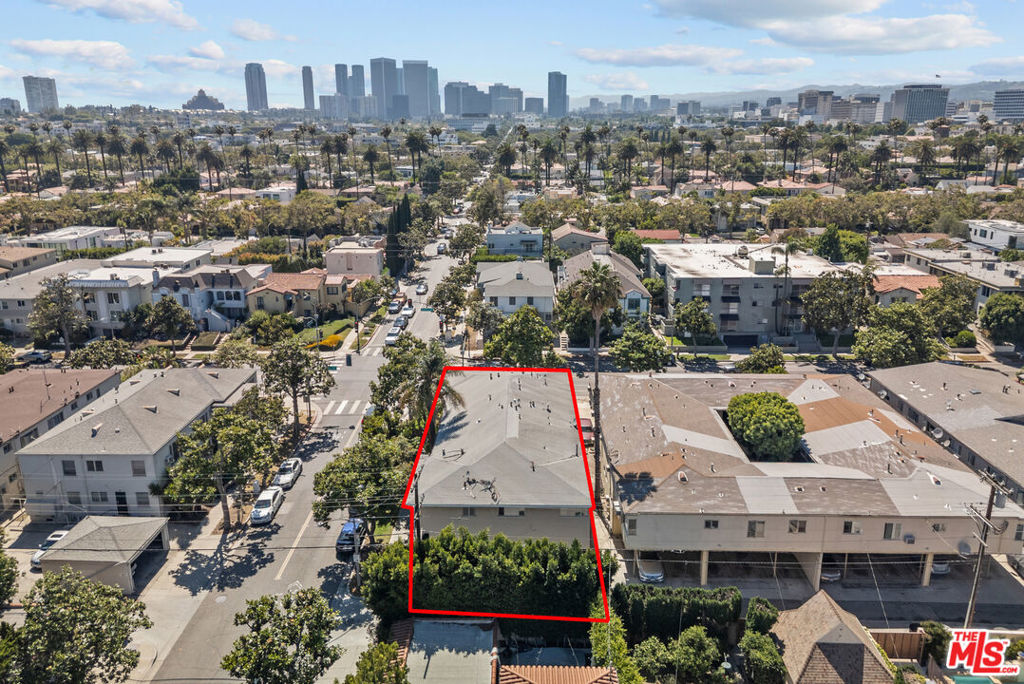 272 S Doheny Drive Property Photo 8