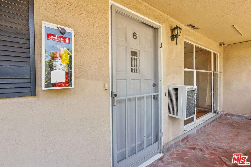 272 S Doheny Drive Property Photo 13
