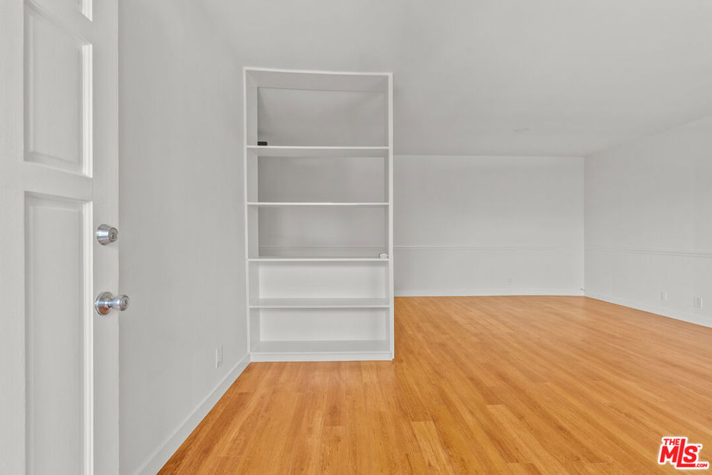 272 S Doheny Drive Property Photo 14