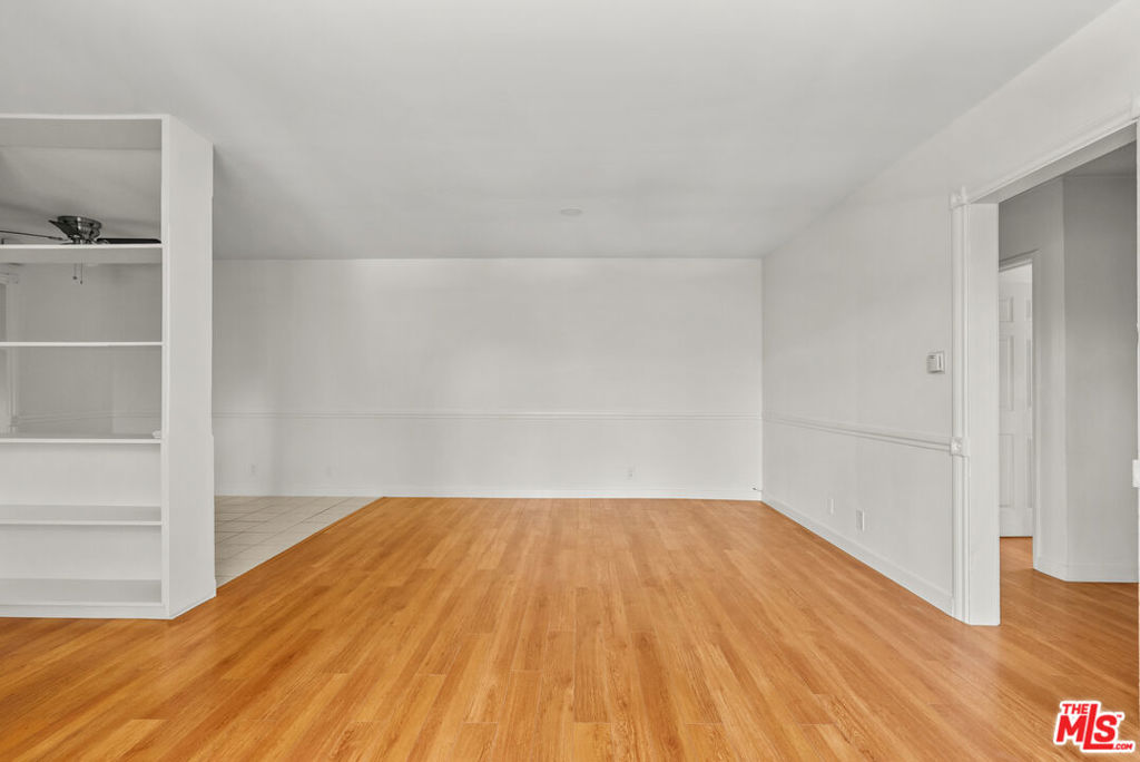 272 S Doheny Drive Property Photo 16