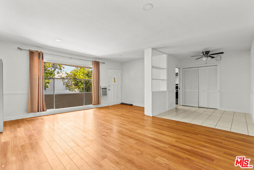 272 S Doheny Drive Property Photo 18