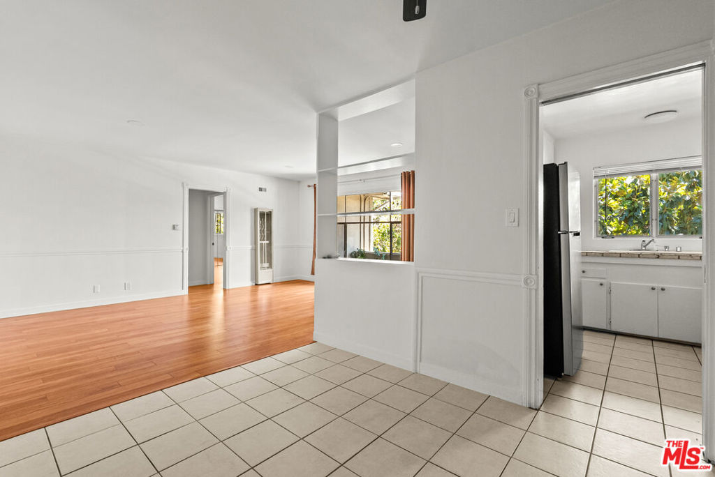 272 S Doheny Drive Property Photo 20