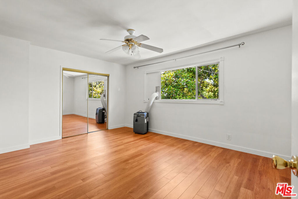272 S Doheny Drive Property Photo 25