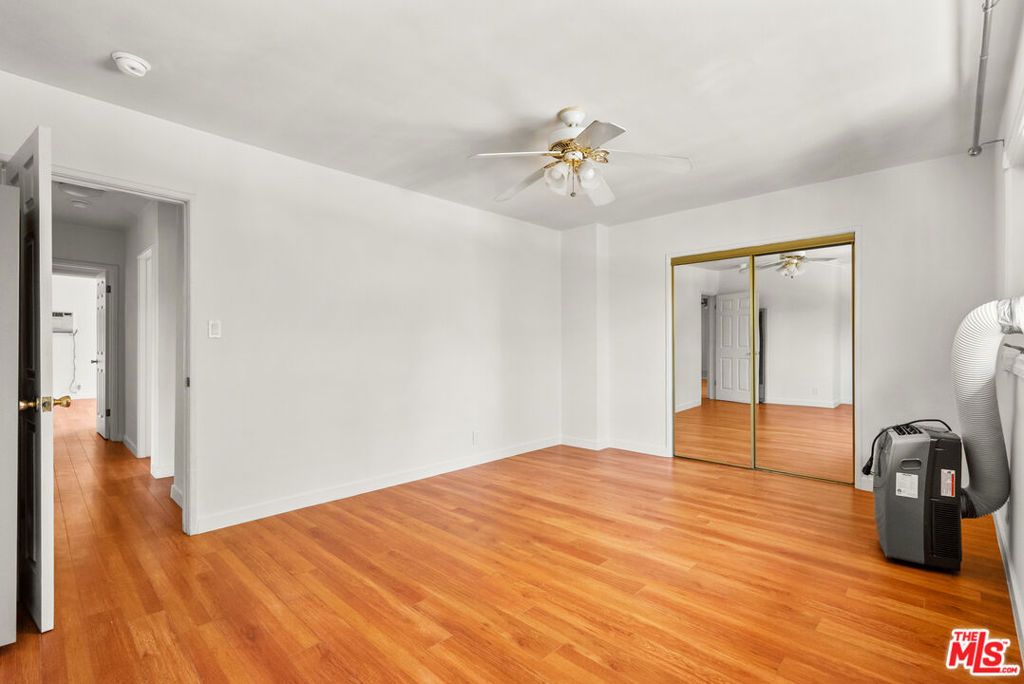 272 S Doheny Drive Property Photo 26