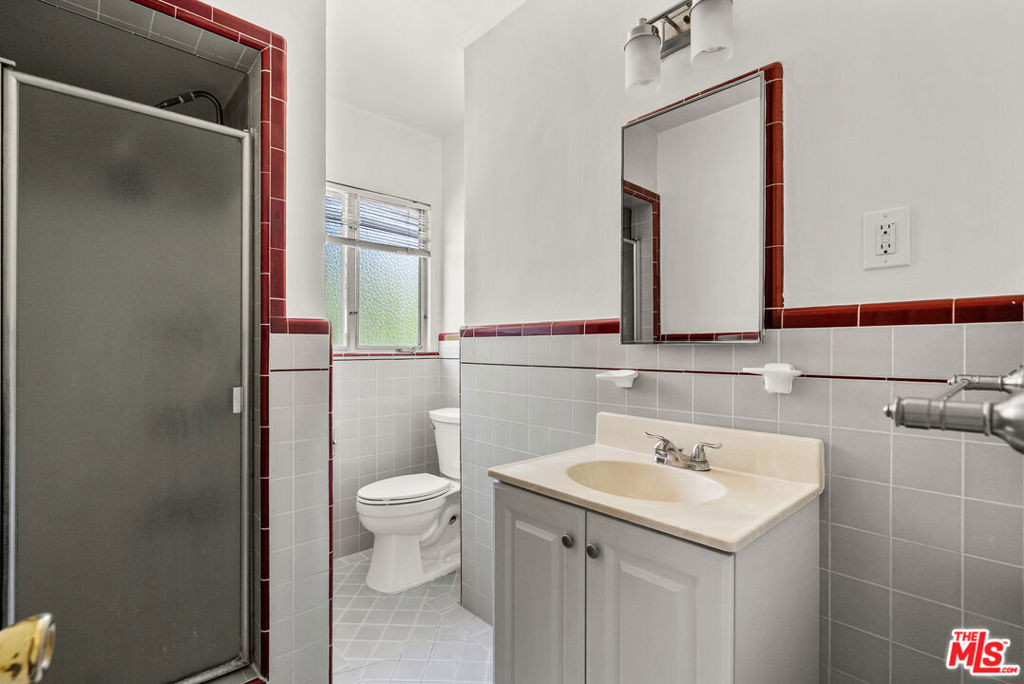 272 S Doheny Drive Property Photo 29