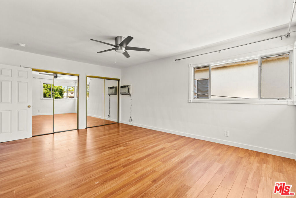 272 S Doheny Drive Property Photo 33