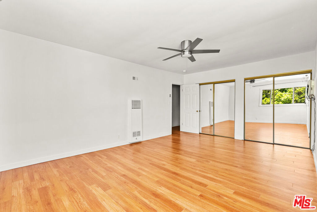 272 S Doheny Drive Property Photo 34