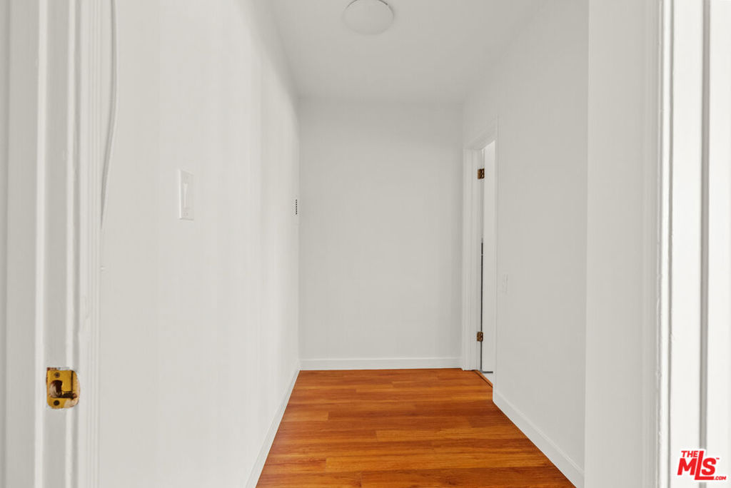 272 S Doheny Drive Property Photo 35