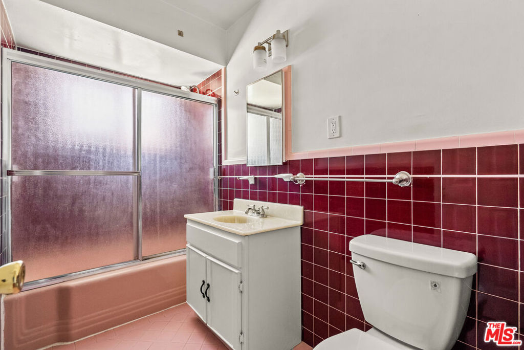 272 S Doheny Drive Property Photo 36
