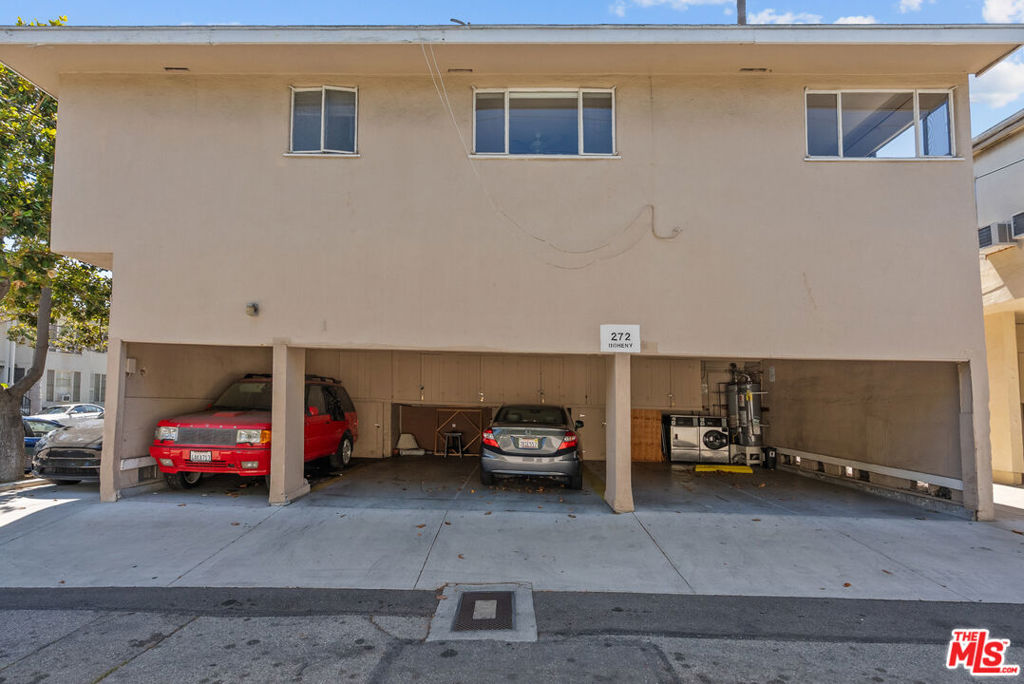 272 S Doheny Drive Property Photo 38