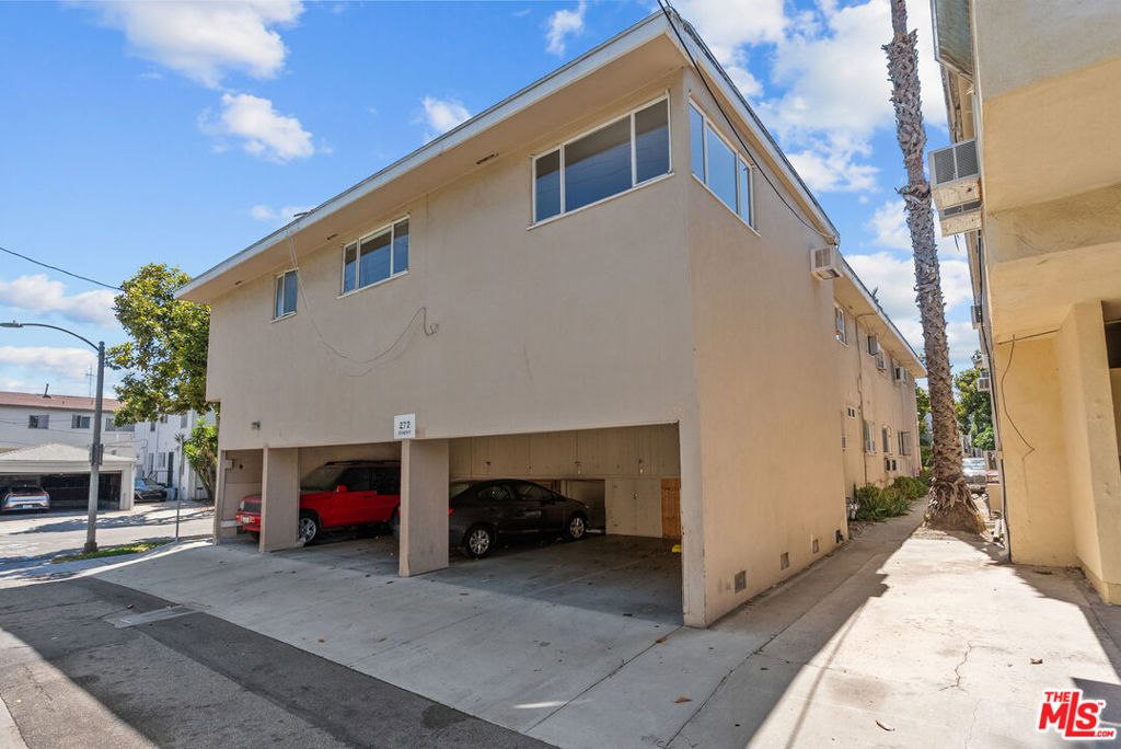 272 S Doheny Drive Property Photo 39