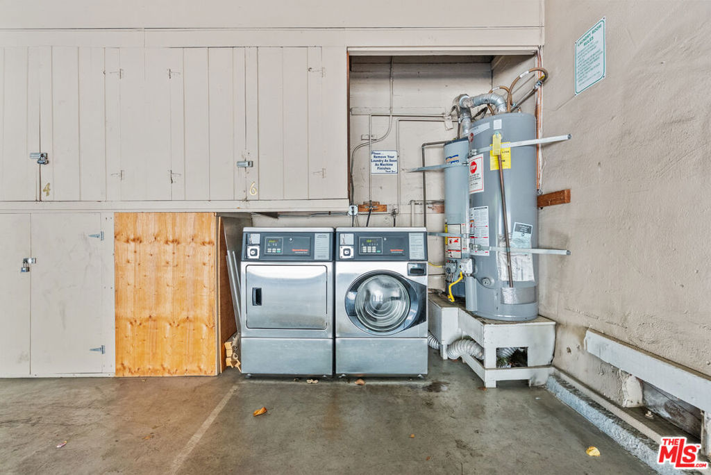272 S Doheny Drive Property Photo 40