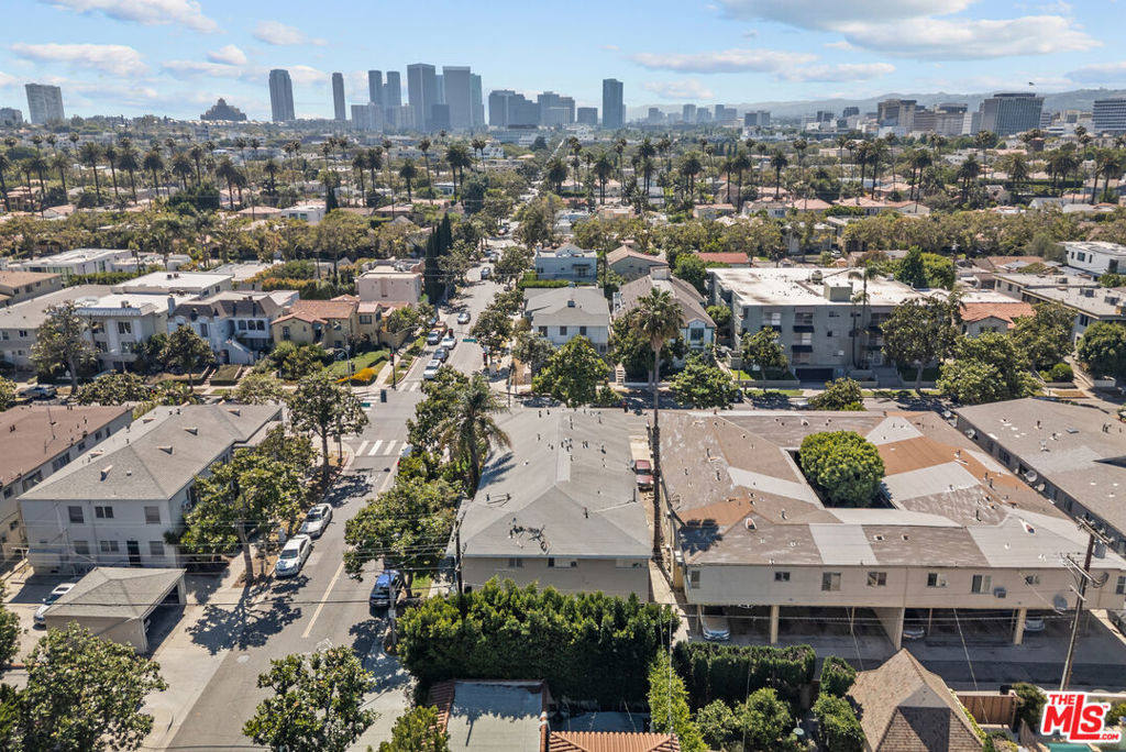272 S Doheny Drive Property Photo 43