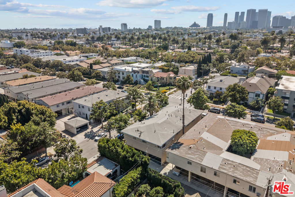 272 S Doheny Drive Property Photo 44